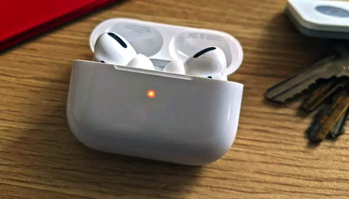 AIRPODS CASE WITH AMBER LIGHT ON
